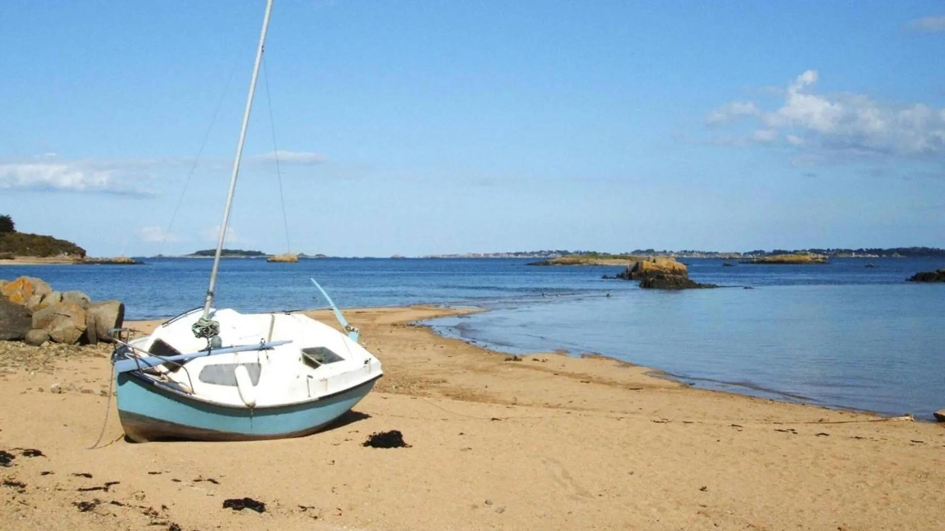 Holiday Home In Beautiful Breton Estate, Lanmodez 0*,